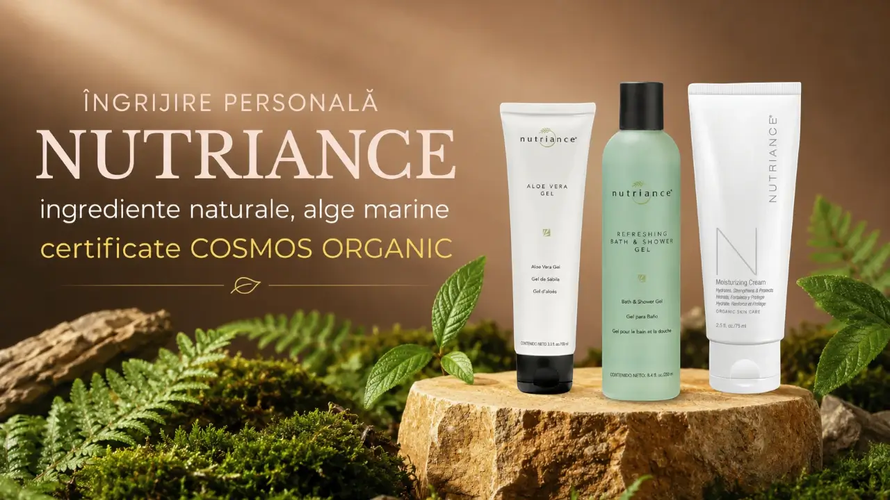 Produse Nutriance pentru îngrijire personală, cu gel Aloe Vera, gel revigorant pentru baie și duș și cremă hidratantă, prezentate într-un decor natural cu mușchi, ferigi și frunze verzi